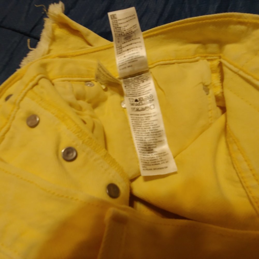 Levi 501 Shorts Yellow Size 30 - Picture 3 of 4